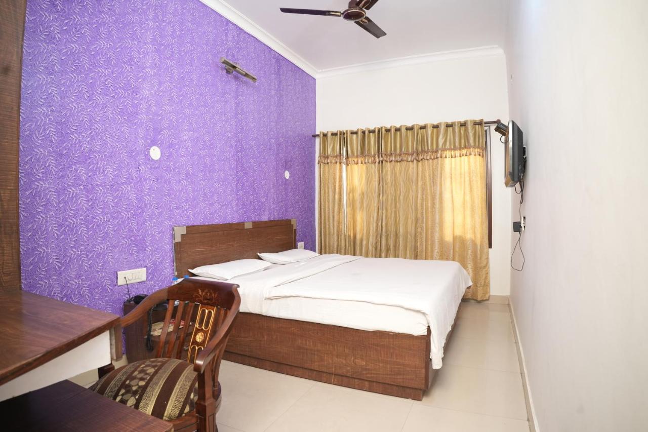 Hotel Holiday Comfort Amritsar Ngoại thất bức ảnh