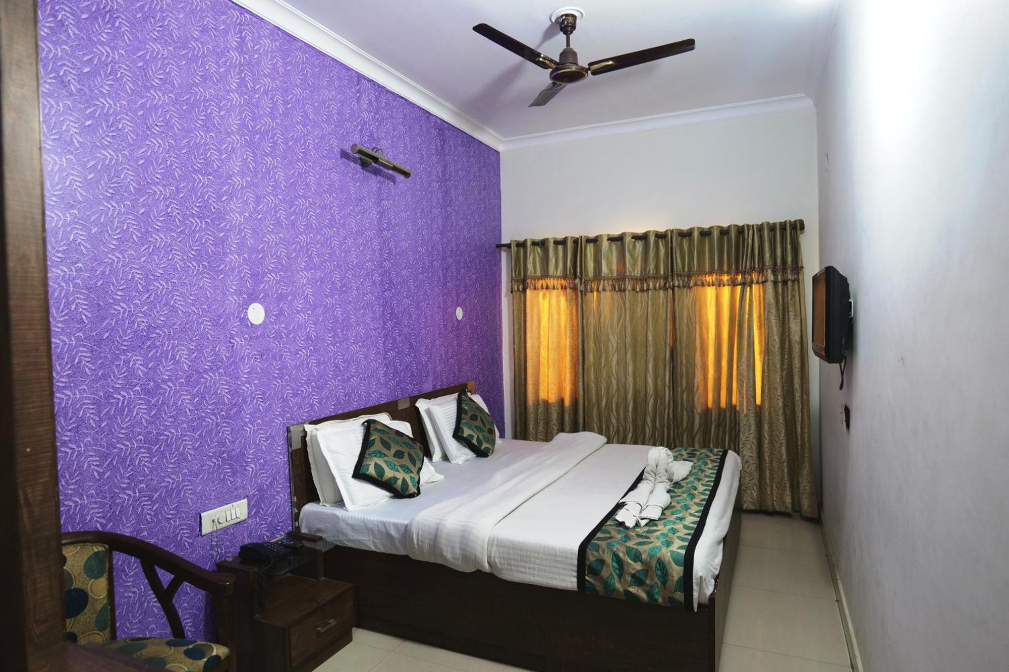 Hotel Holiday Comfort Amritsar Ngoại thất bức ảnh