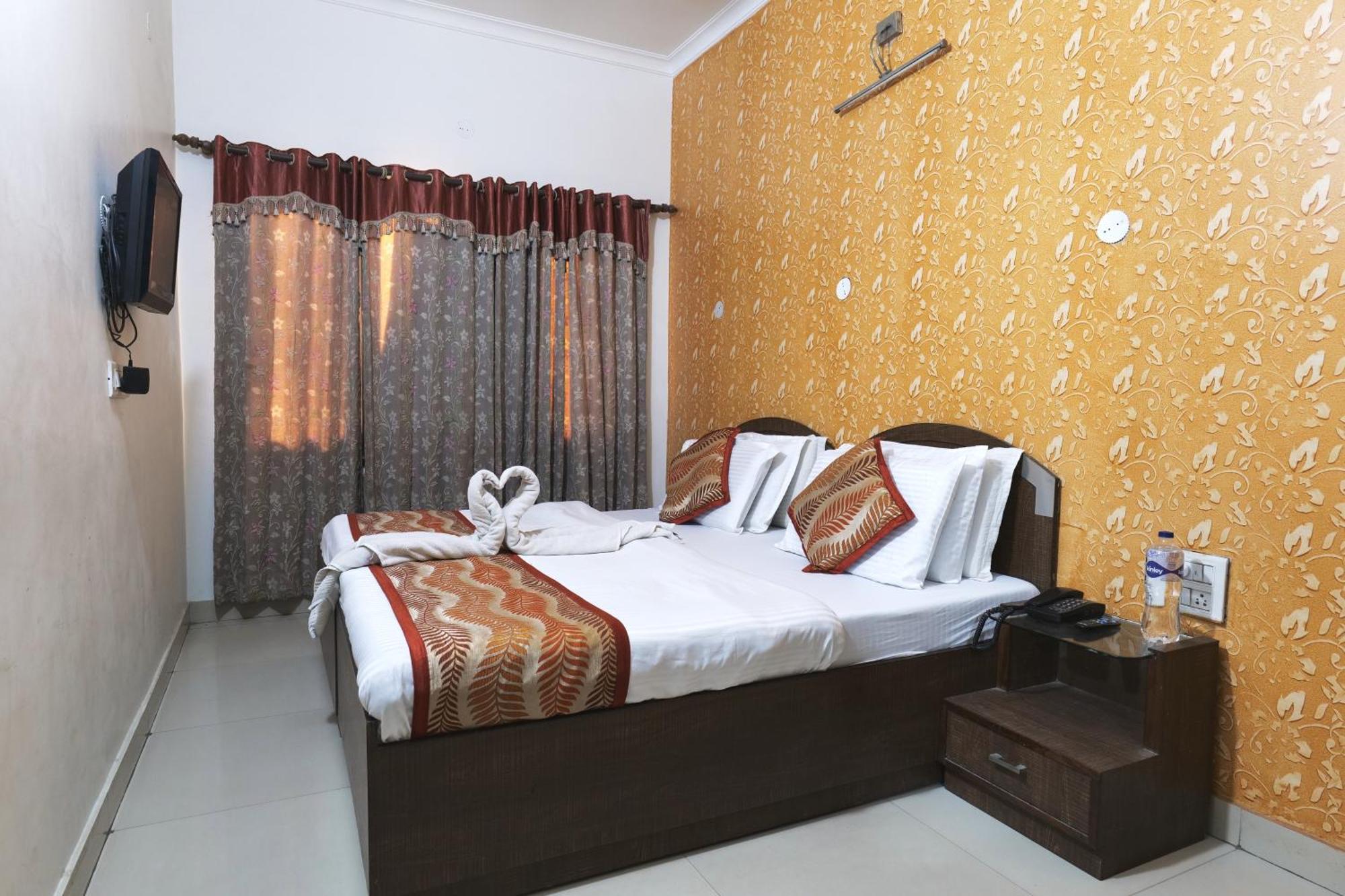 Hotel Holiday Comfort Amritsar Ngoại thất bức ảnh