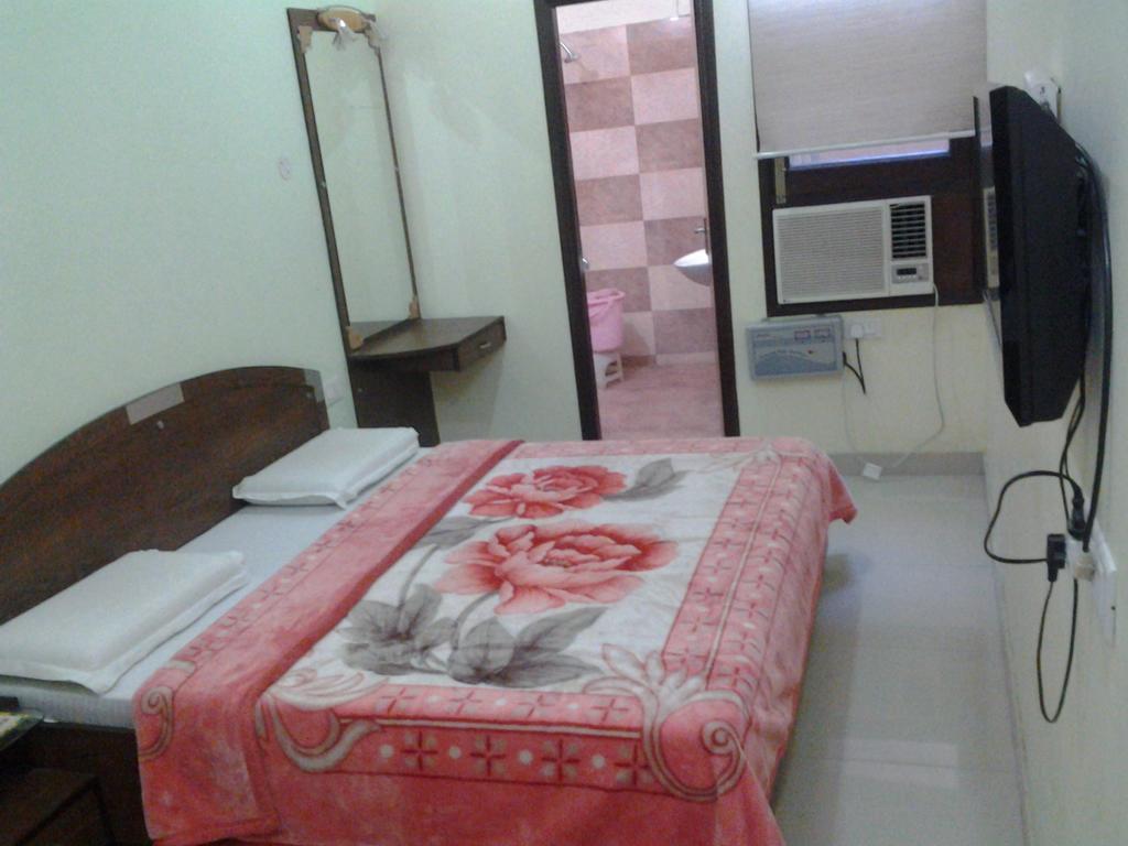Hotel Holiday Comfort Amritsar Ngoại thất bức ảnh